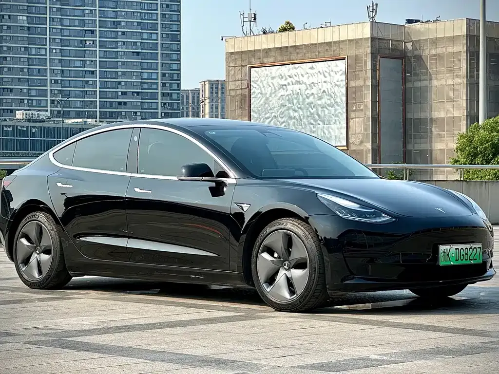 Tesla Model 3 — фото 4