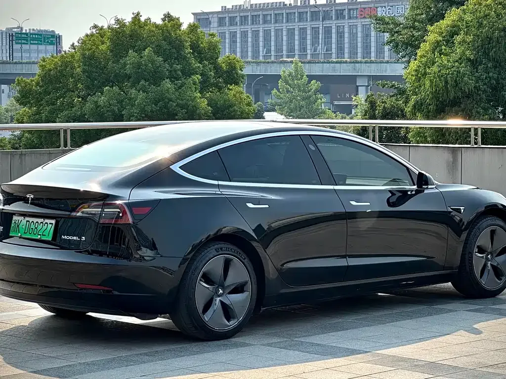 Tesla Model 3 — фото 7