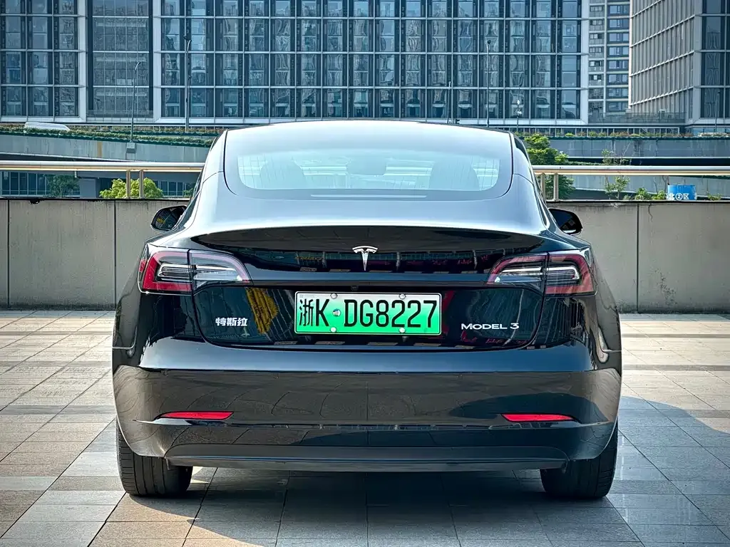 Tesla Model 3 — фото 2