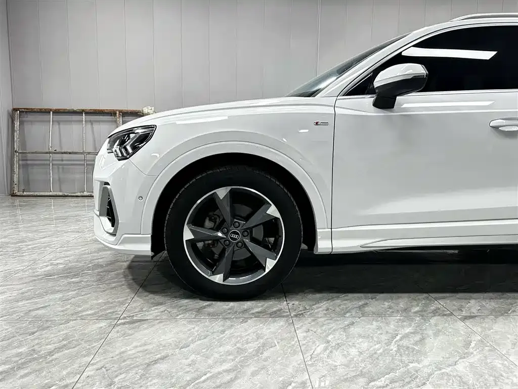 Audi Q3 — фото 8