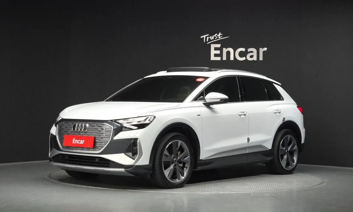 Audi Q4 e-tron — фото 1