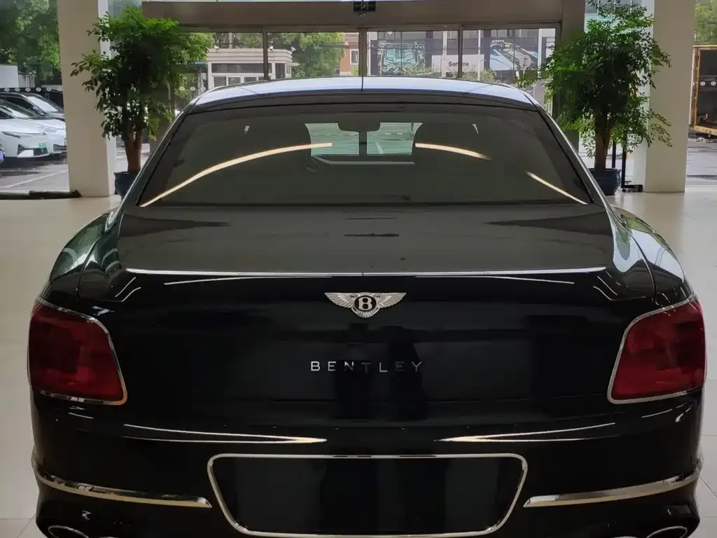 Bentley Flying Spur PHEV — фото 8