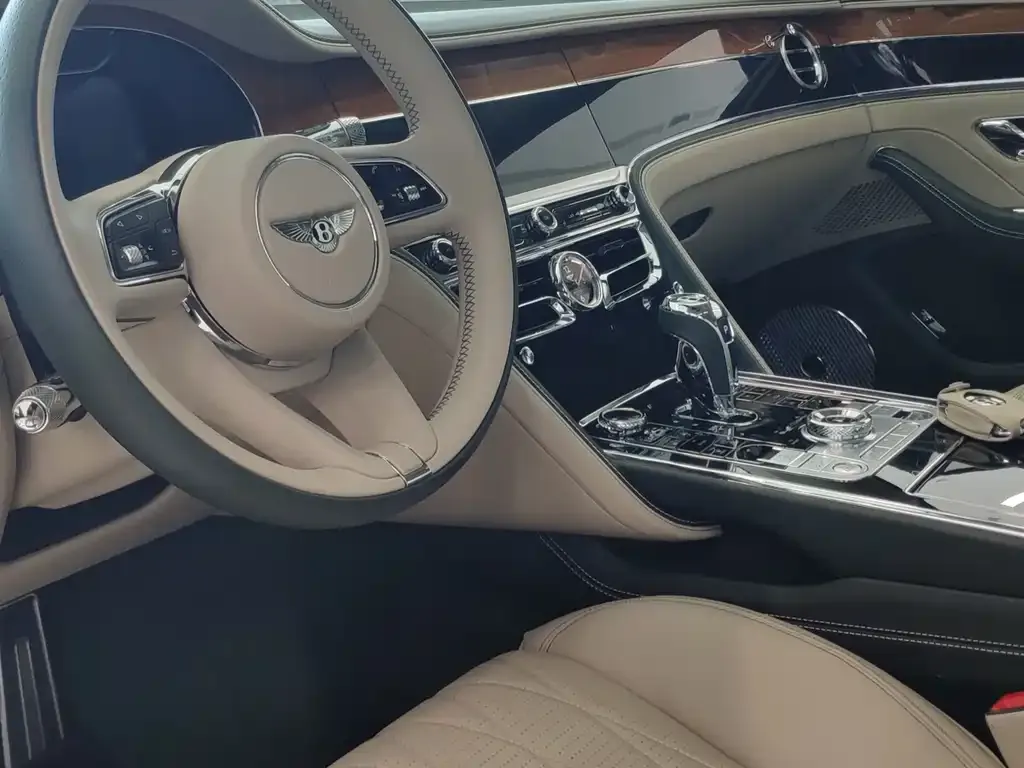 Bentley Flying Spur PHEV — фото 10