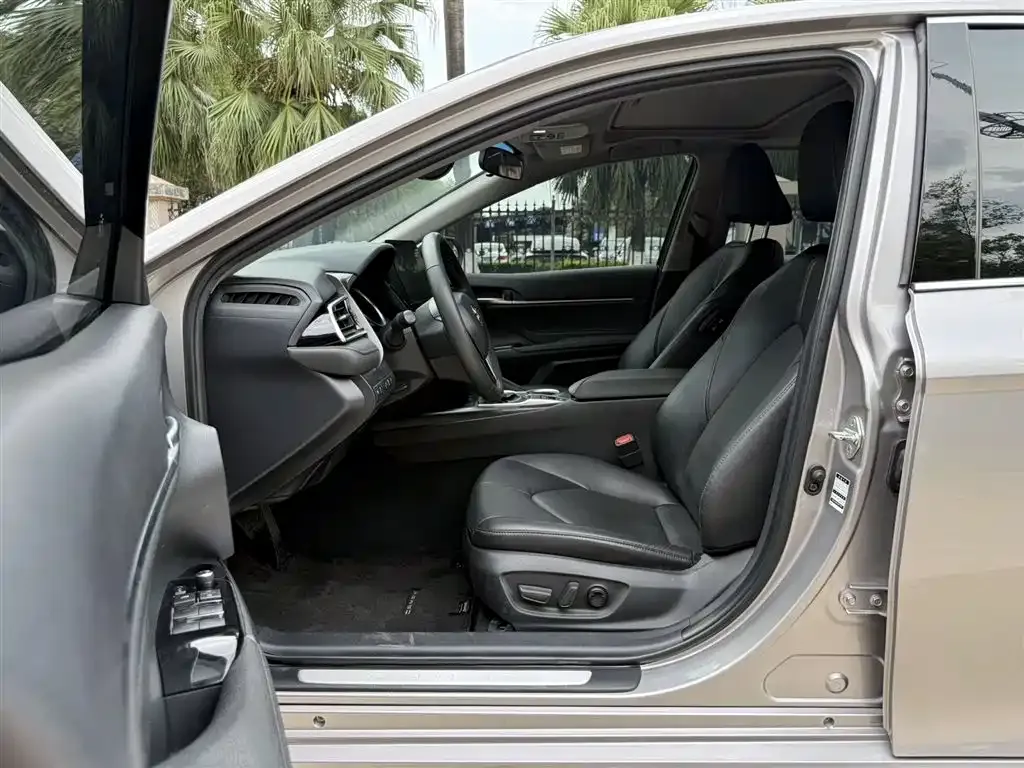 Toyota Camry 2023 из CN, фото 4