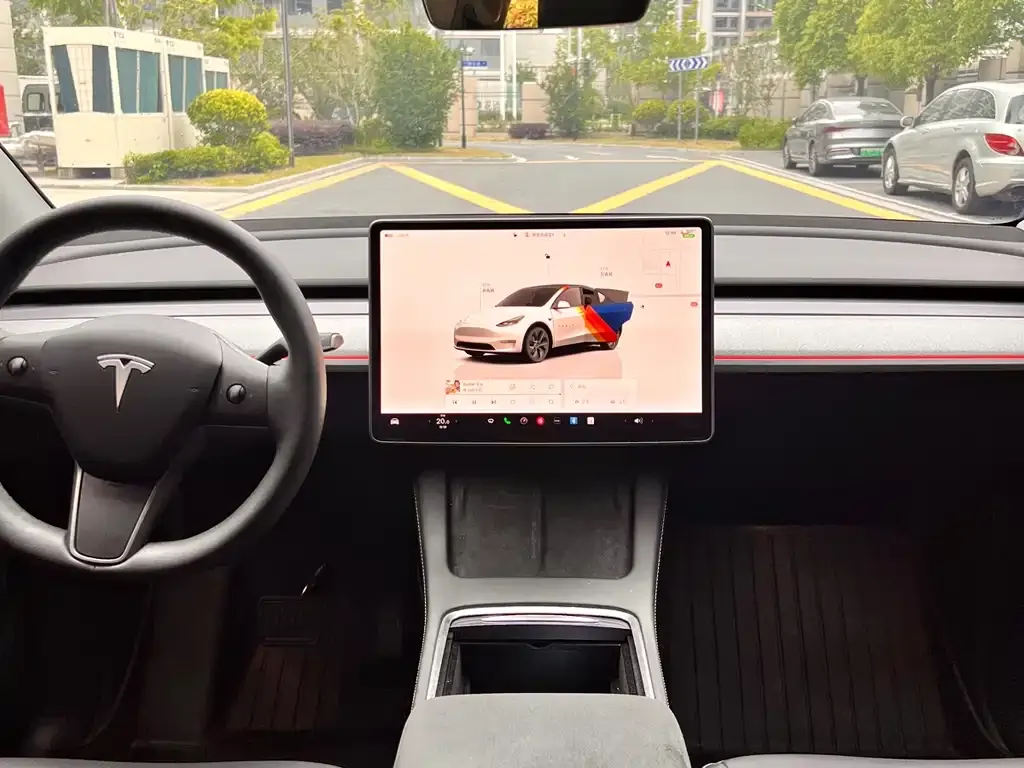 Tesla Model Y — фото 8