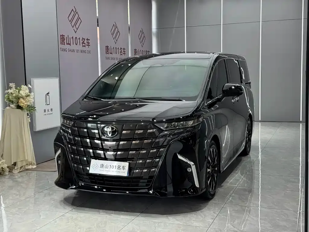 Toyota Alphard — фото 1