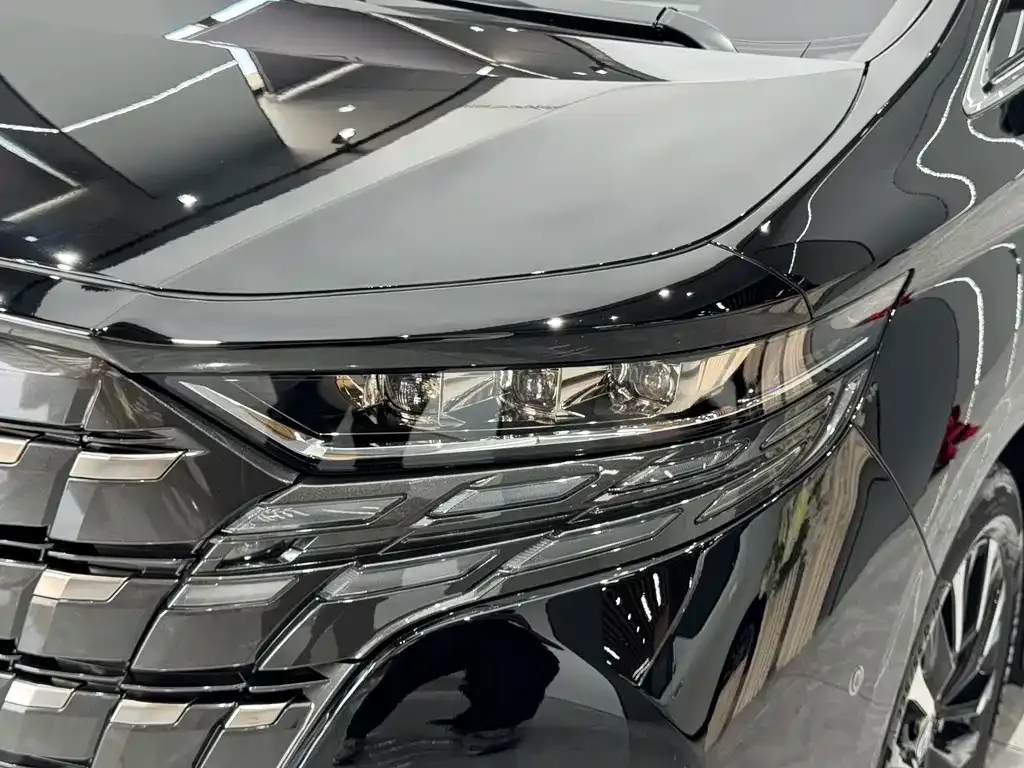 Toyota Alphard — фото 6