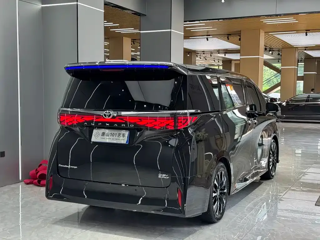 Toyota Alphard — фото 7