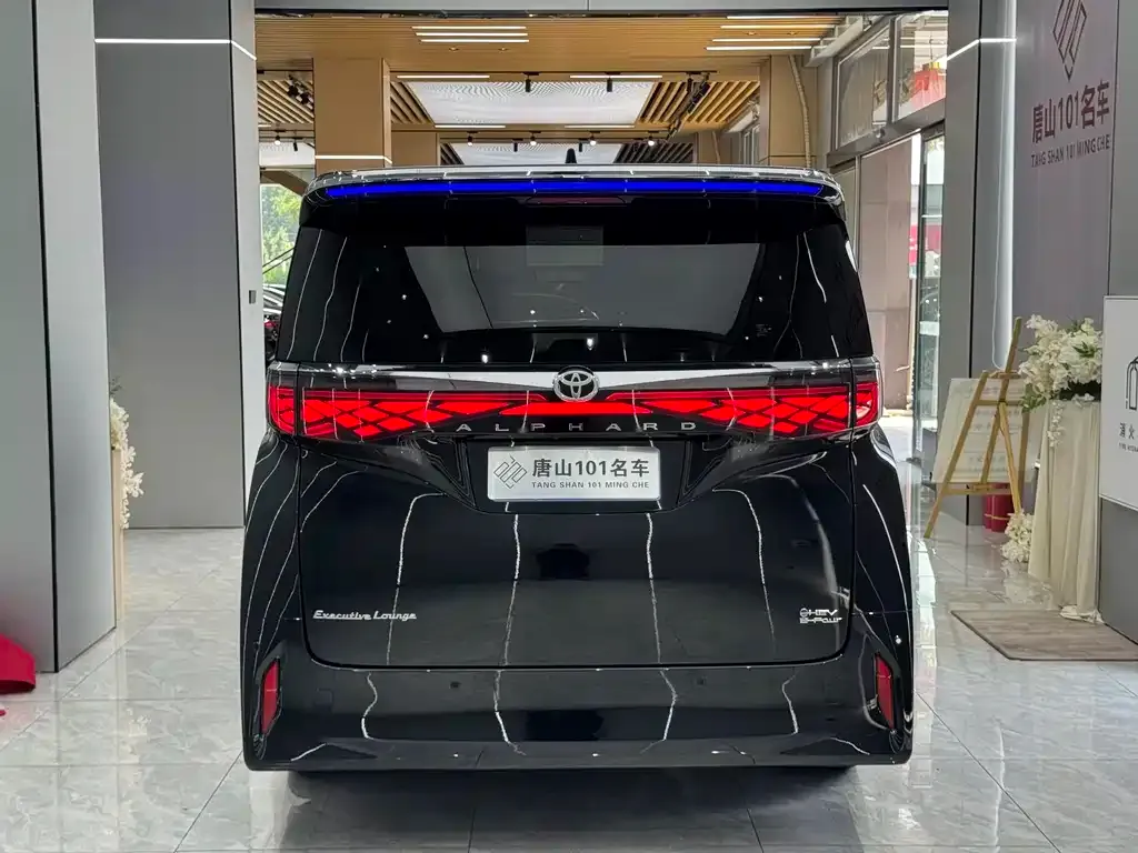 Toyota Alphard — фото 8