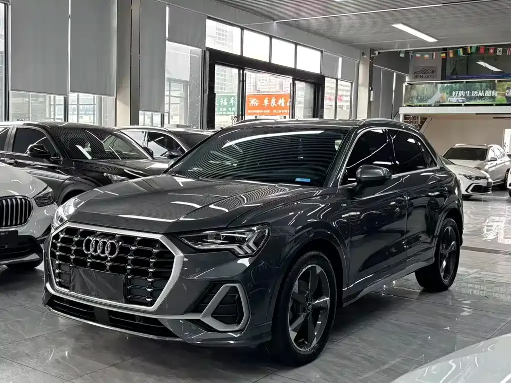 Audi Q3 — фото 1