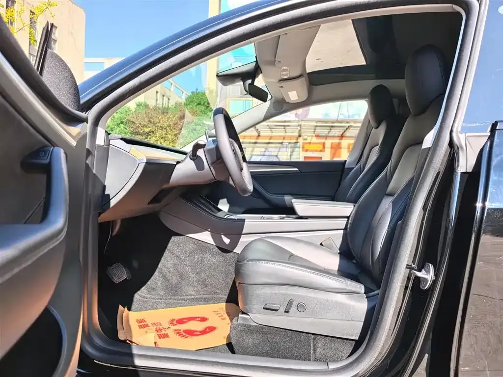 Tesla Model Y — фото 7