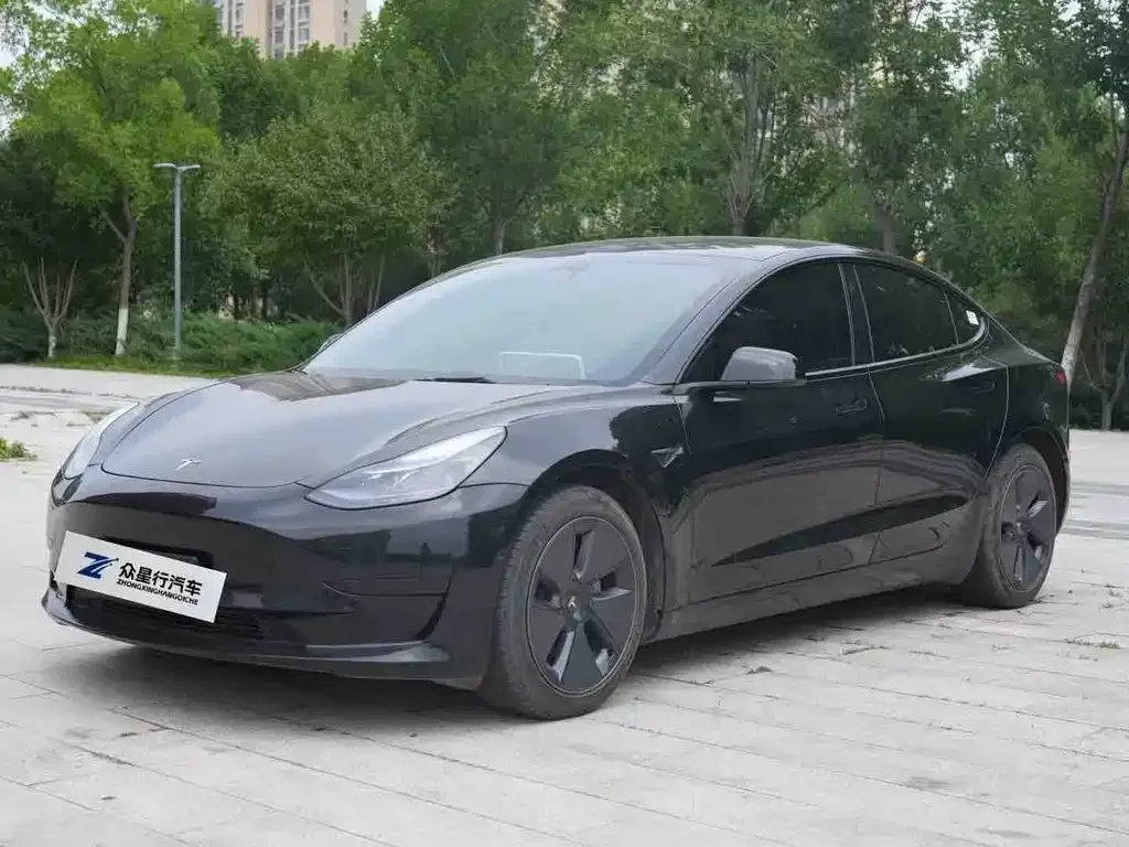 Tesla Model 3 — фото 1