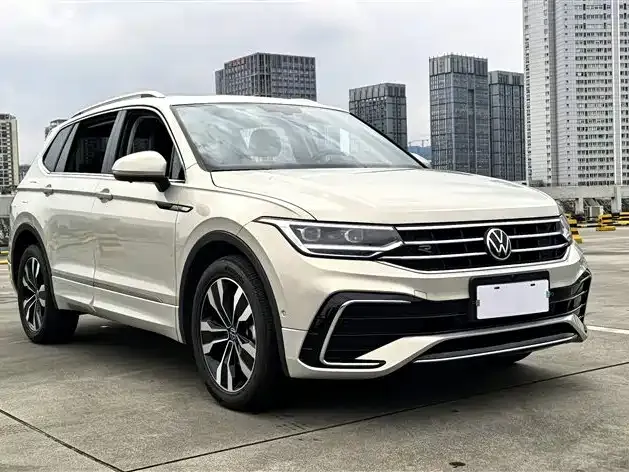 Volkswagen Tiguan L — фото 1