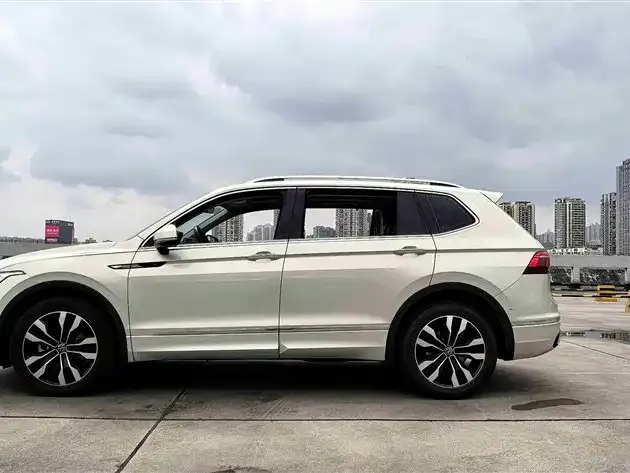 Volkswagen Tiguan L — фото 7
