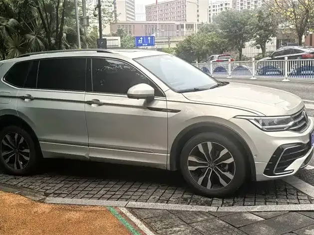 Volkswagen Tiguan L — фото 9