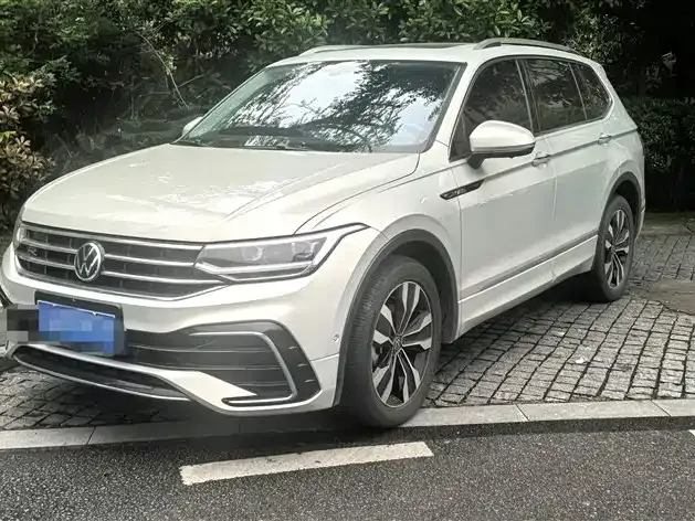 Volkswagen Tiguan L — фото 10