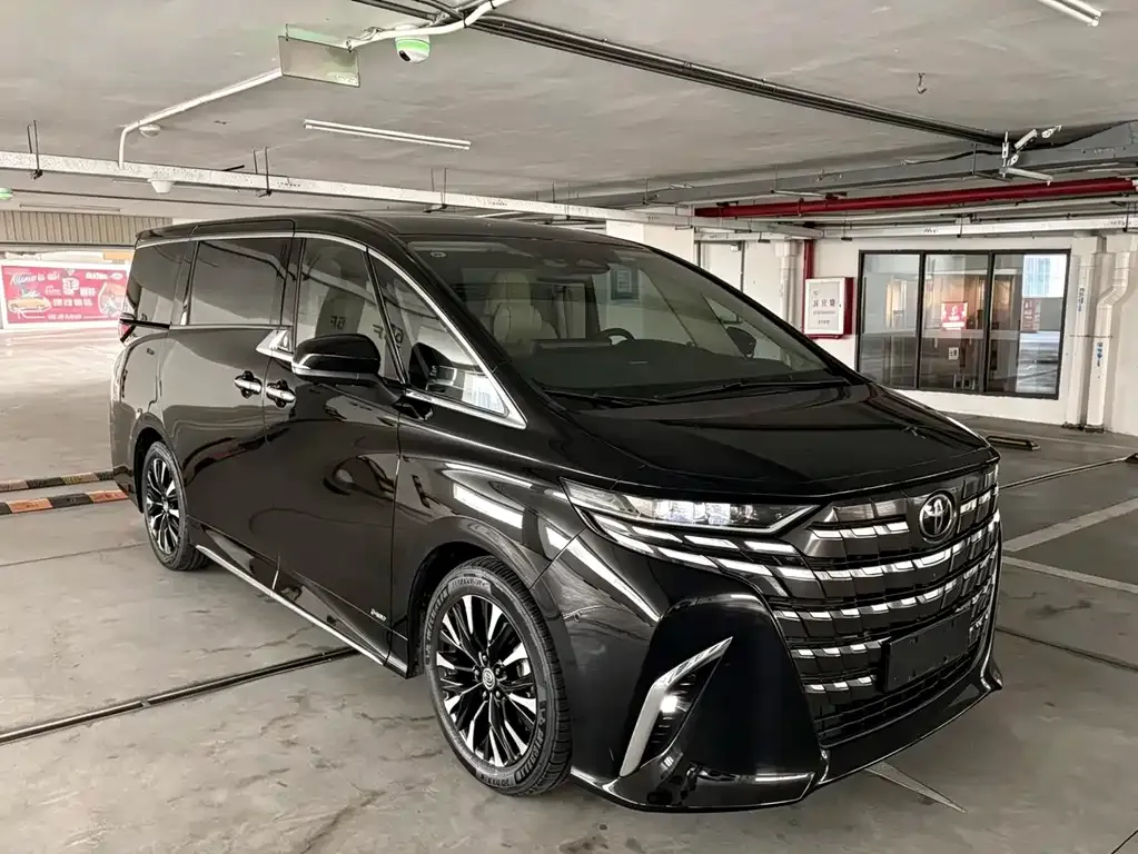 Toyota Alphard — фото 2