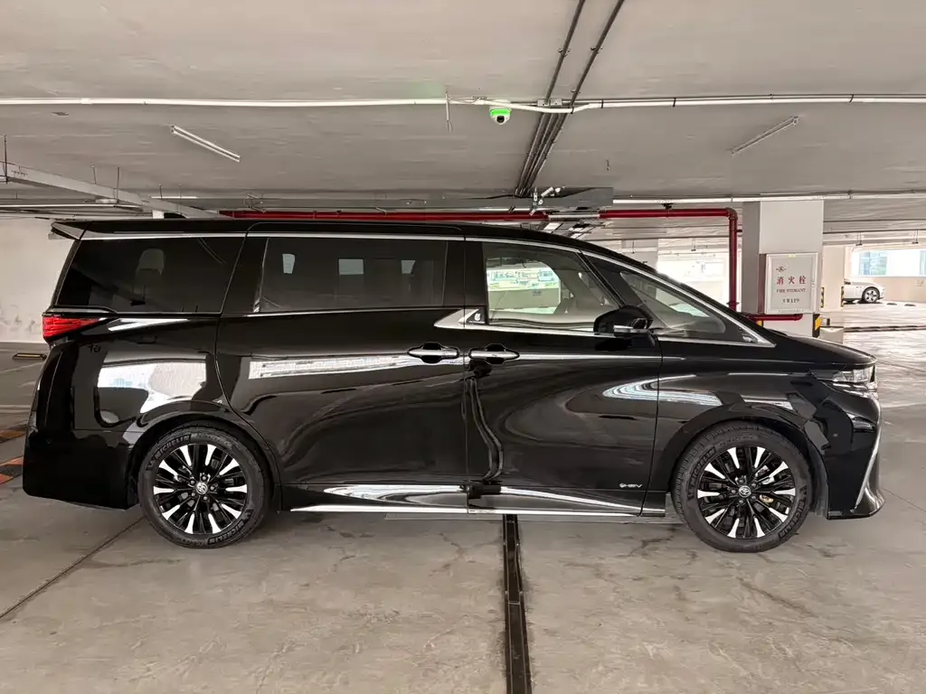 Toyota Alphard — фото 5