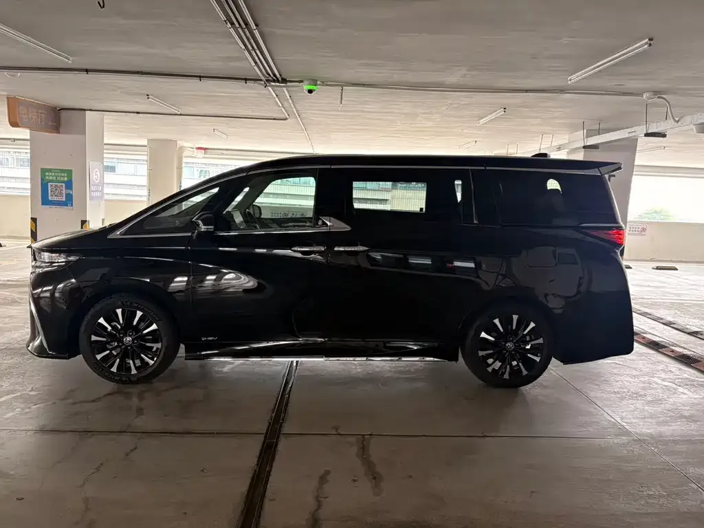 Toyota Alphard — фото 6