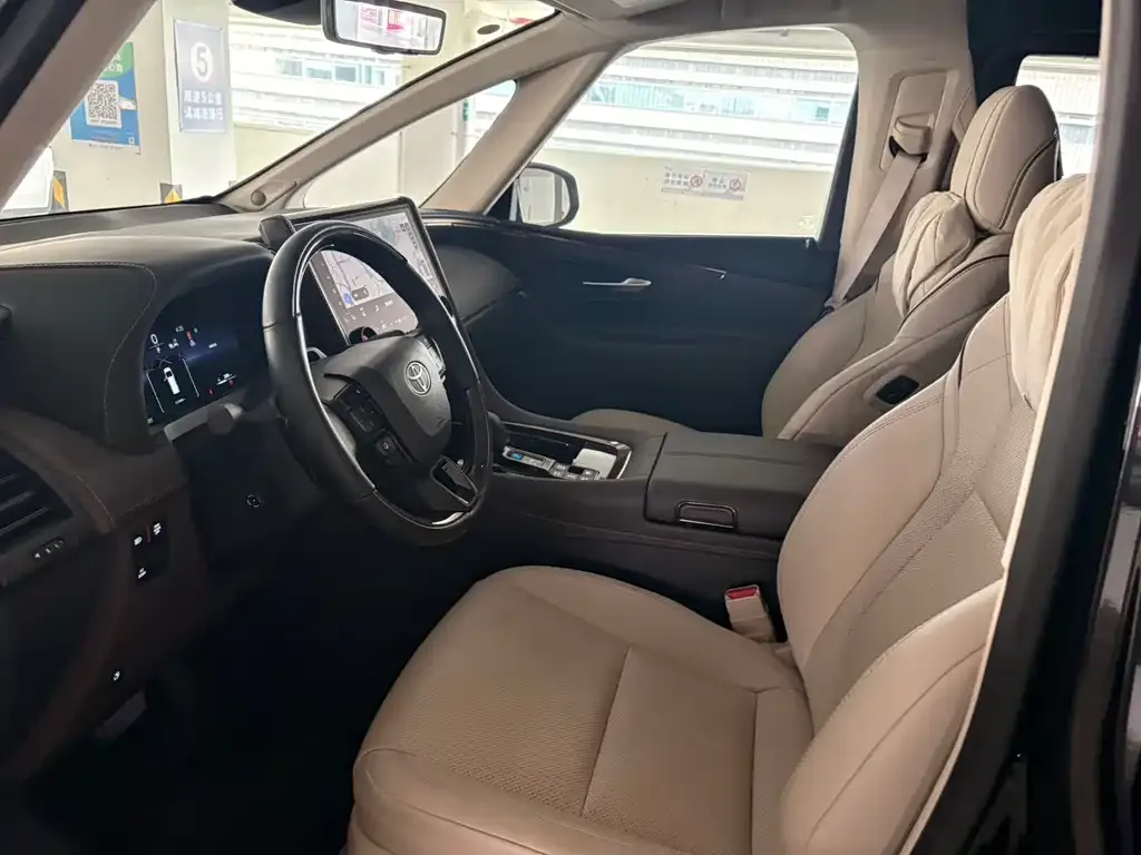 Toyota Alphard — фото 3
