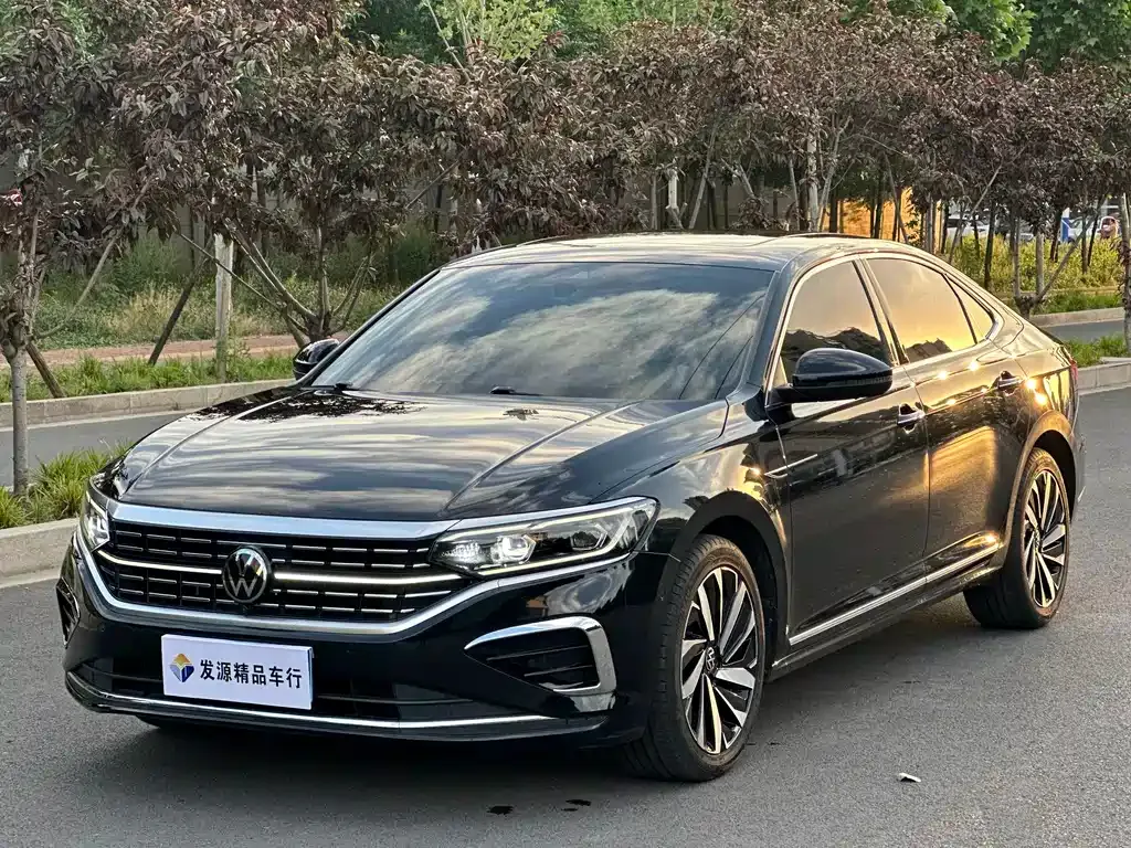 Volkswagen Passat — фото 1