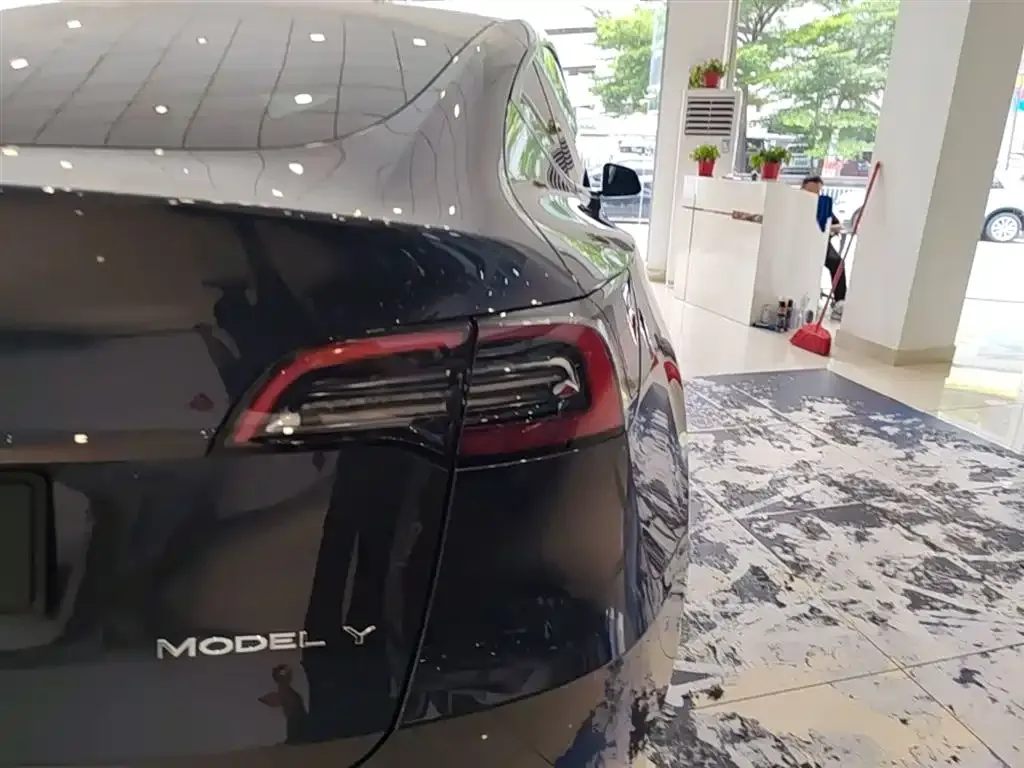 Tesla Model Y — фото 4