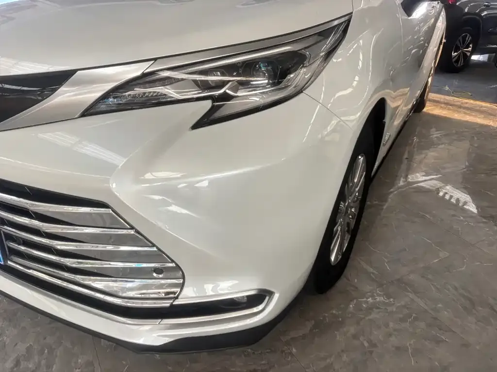 Toyota Sienna — фото 7