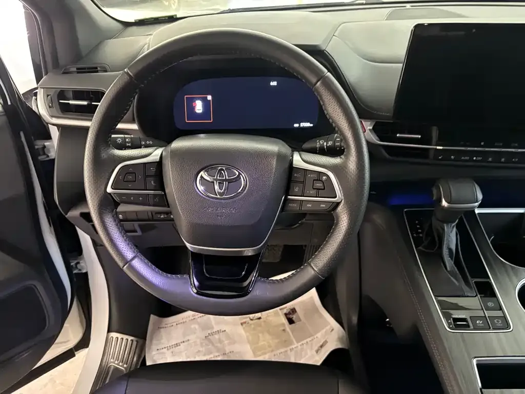 Toyota Sienna — фото 8