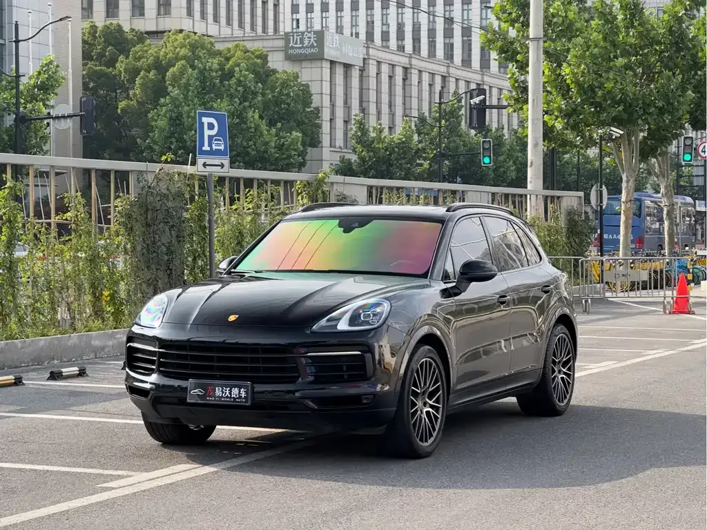 Porsche Cayenne — фото 1