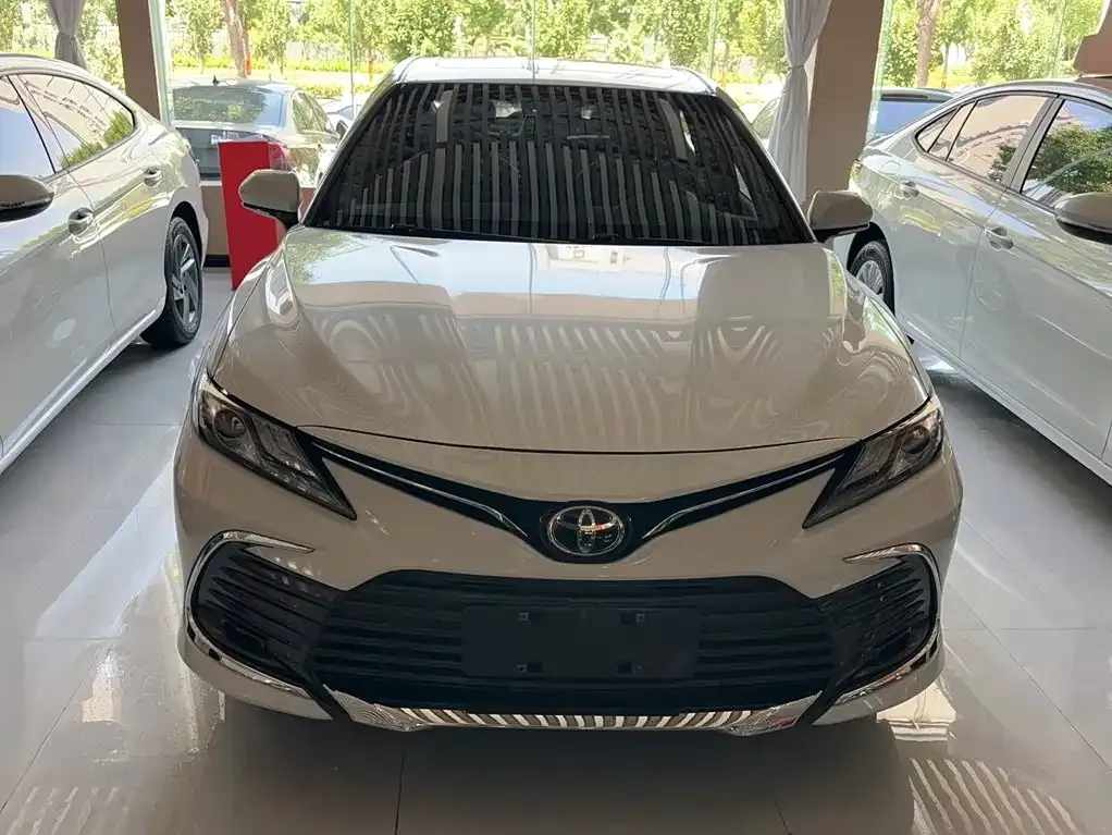 Toyota Camry — фото 10