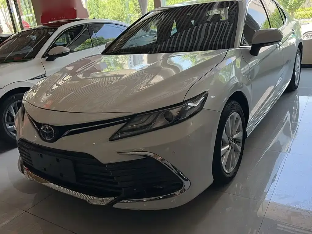 Toyota Camry — фото 9