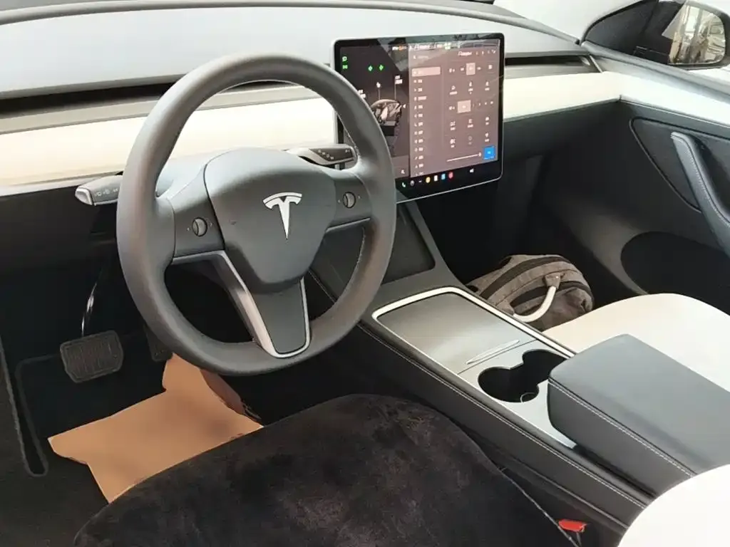 Tesla Model Y — фото 2