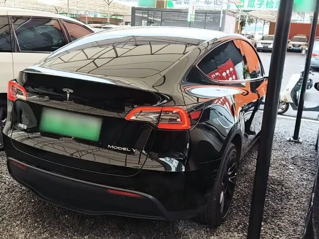 Tesla Model Y — фото 4