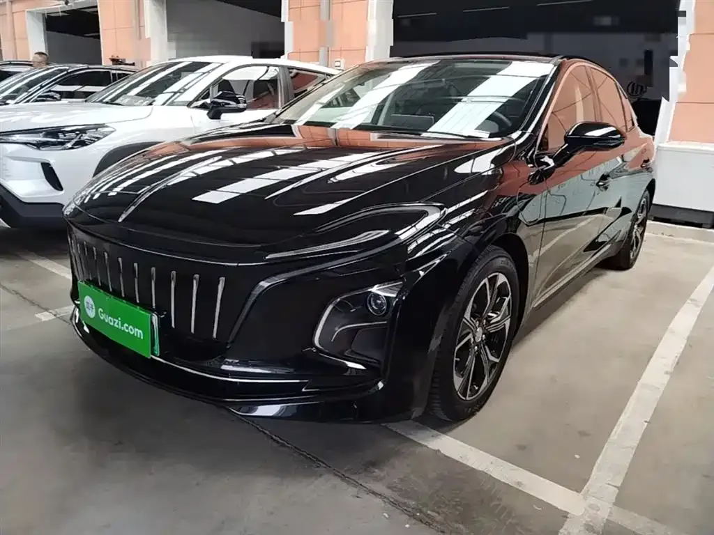 Hongqi E-QM5 — фото 1