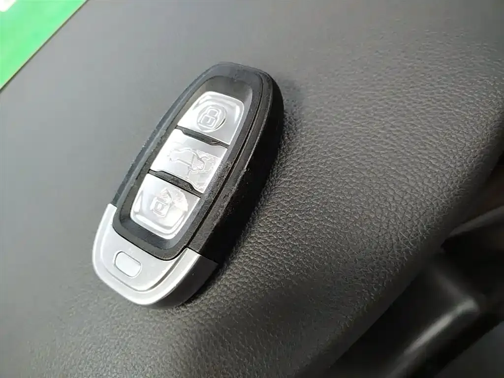 Hongqi E-QM5 — фото 2
