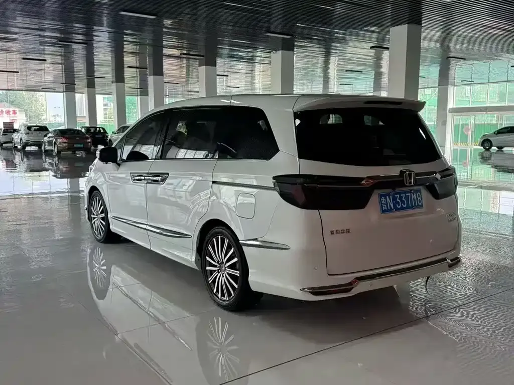 Honda Elysion 2023 из CN, фото 8