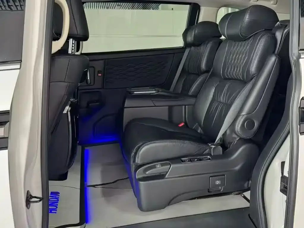 Honda Elysion 2023 из CN, фото 9