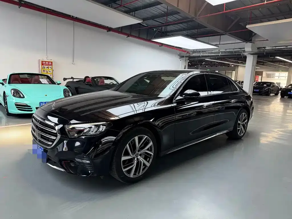 Mercedes-Benz E-Class — фото 1