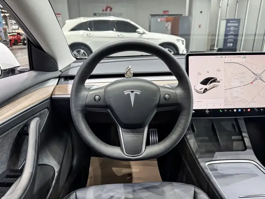 Tesla Model 3 — фото 3