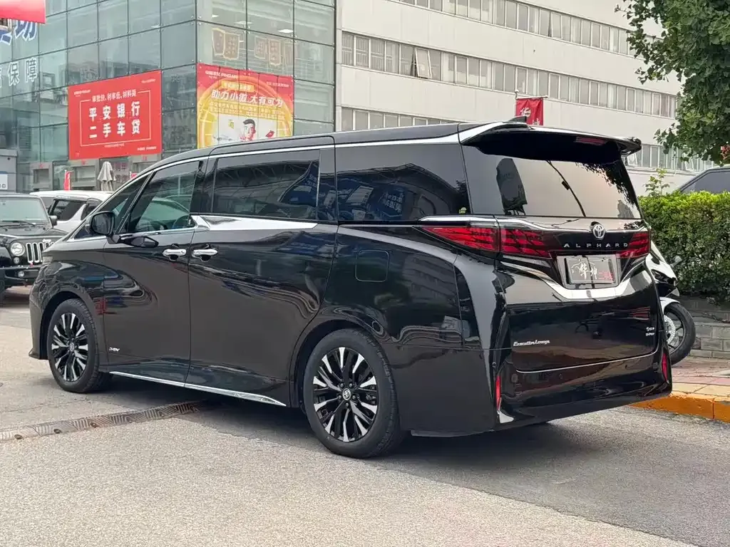 Toyota Alphard — фото 10