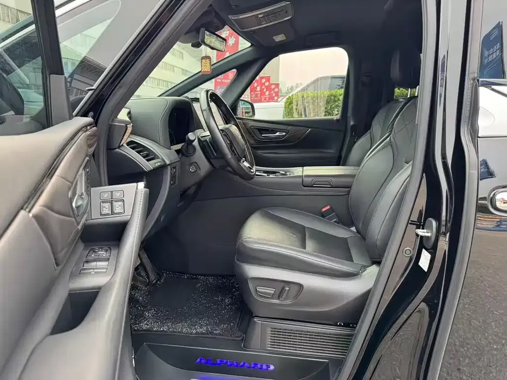 Toyota Alphard — фото 7