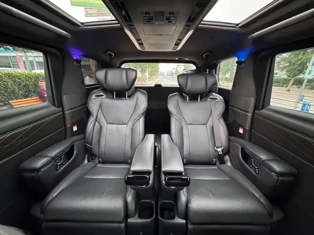 Toyota Alphard — фото 3
