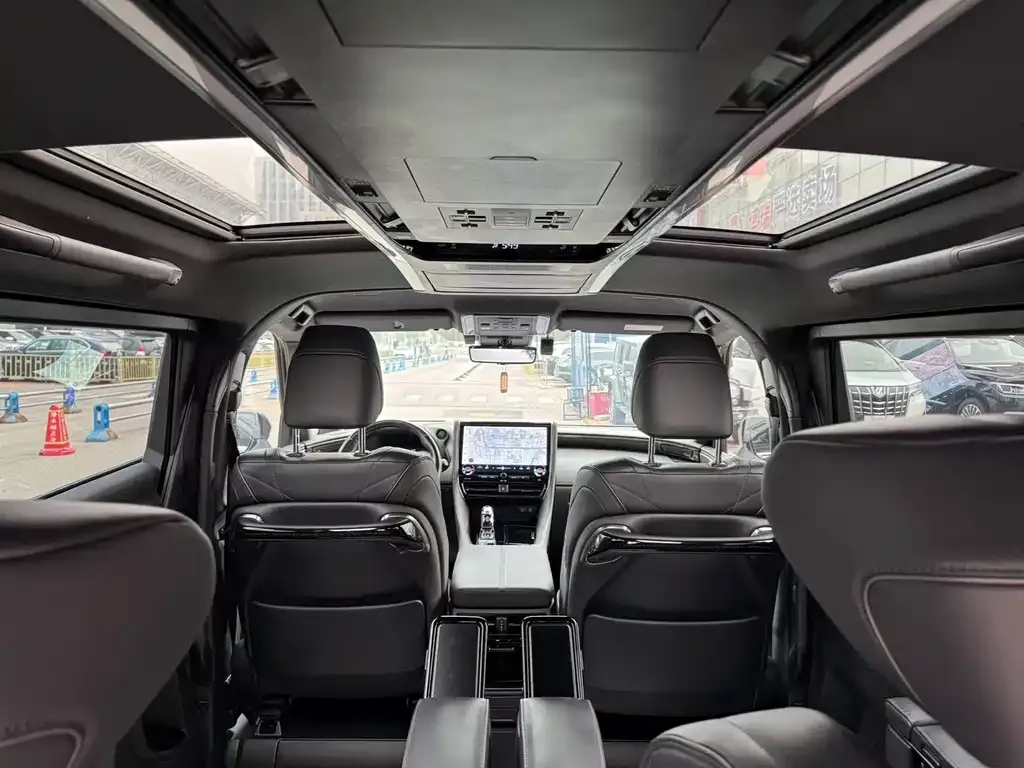 Toyota Alphard — фото 5