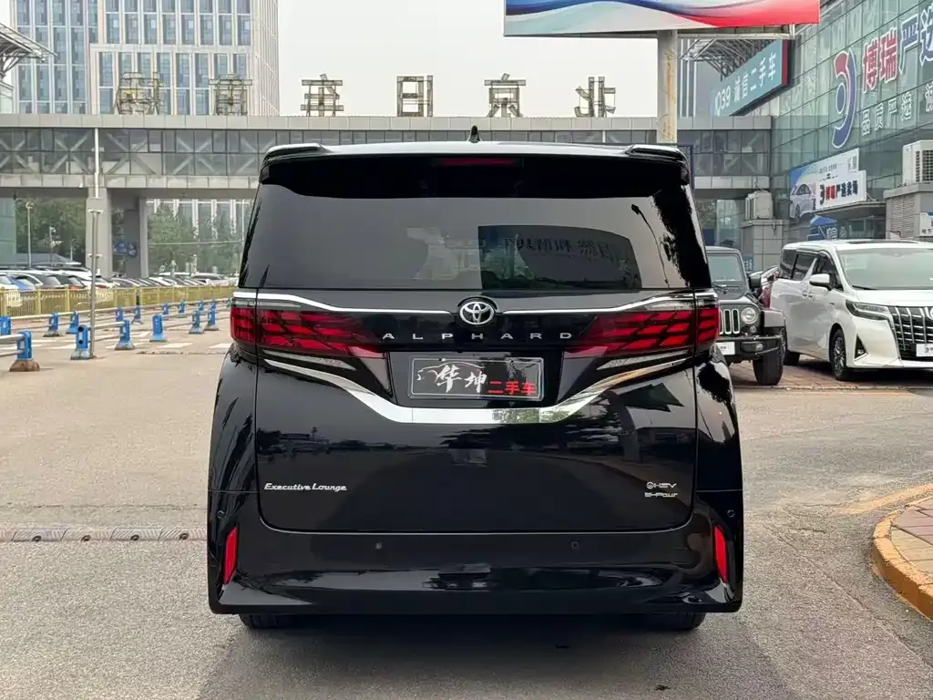 Toyota Alphard — фото 4
