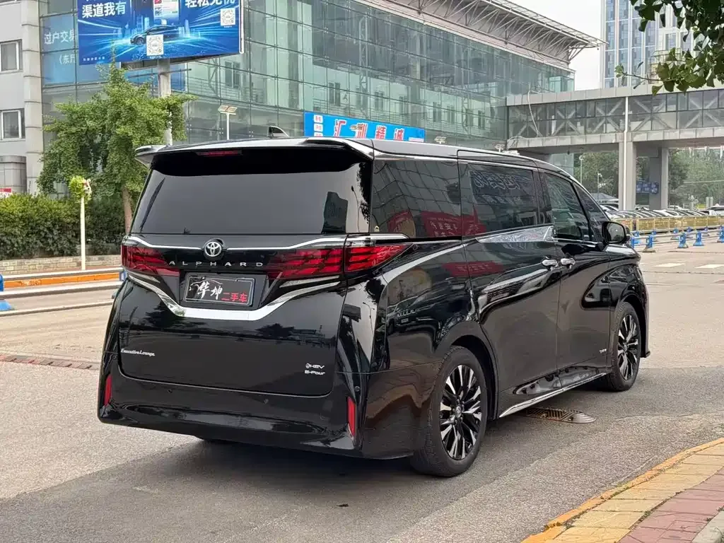 Toyota Alphard — фото 6
