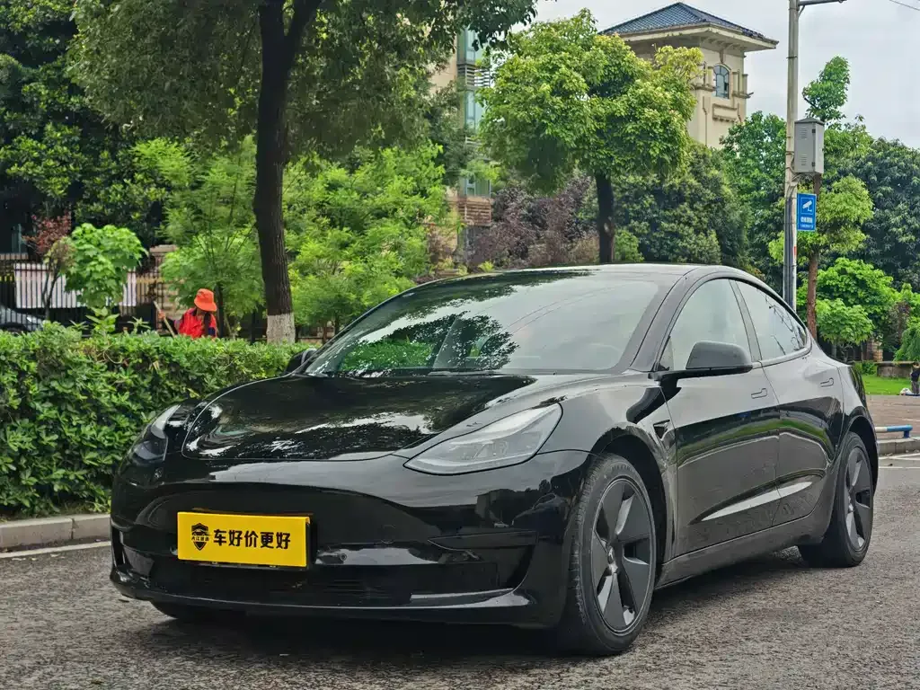 Tesla Model 3 — фото 1