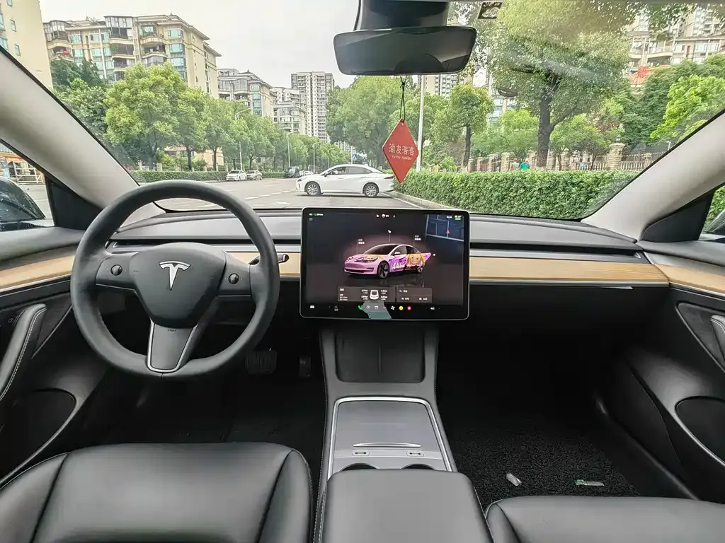 Tesla Model 3 — фото 2