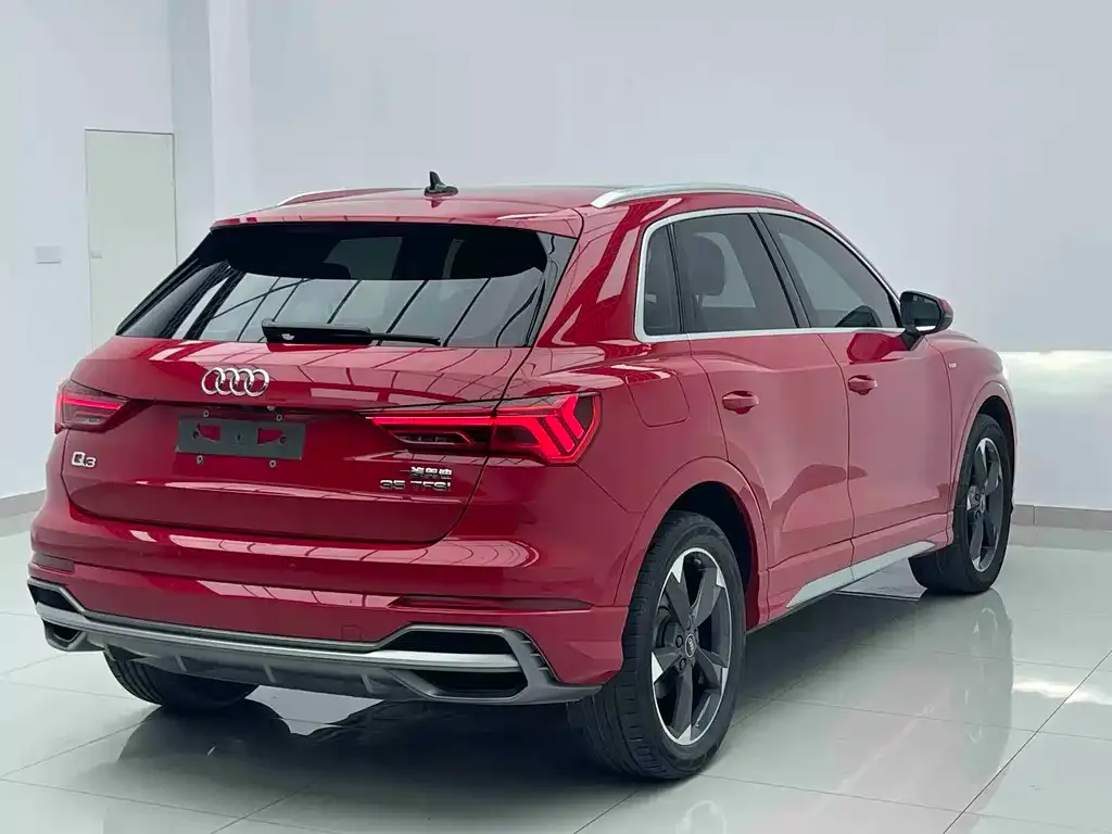 Audi Q3 — фото 8