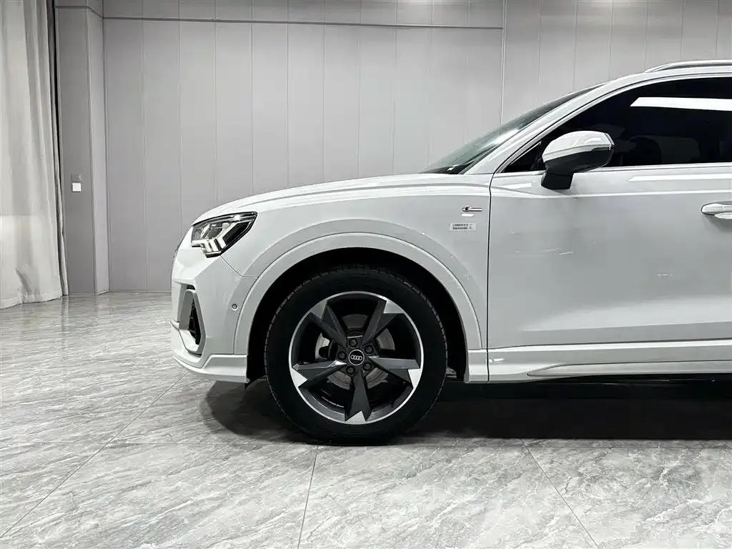 Audi Q3 — фото 4