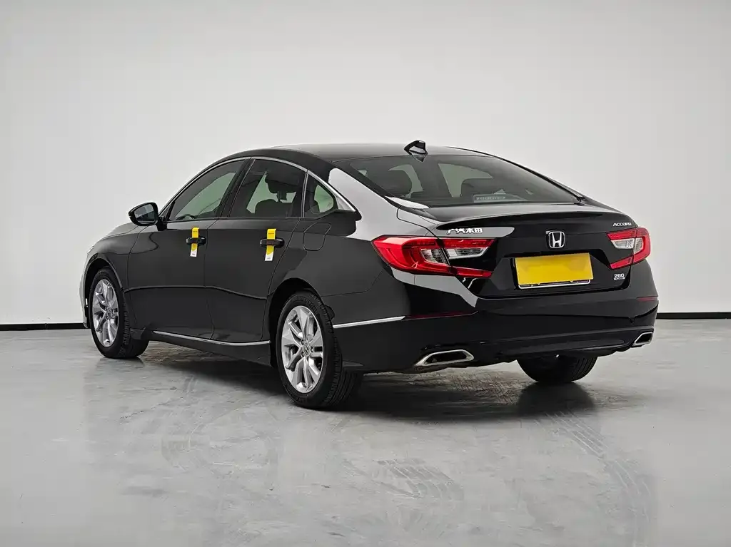 Honda Accord — фото 9